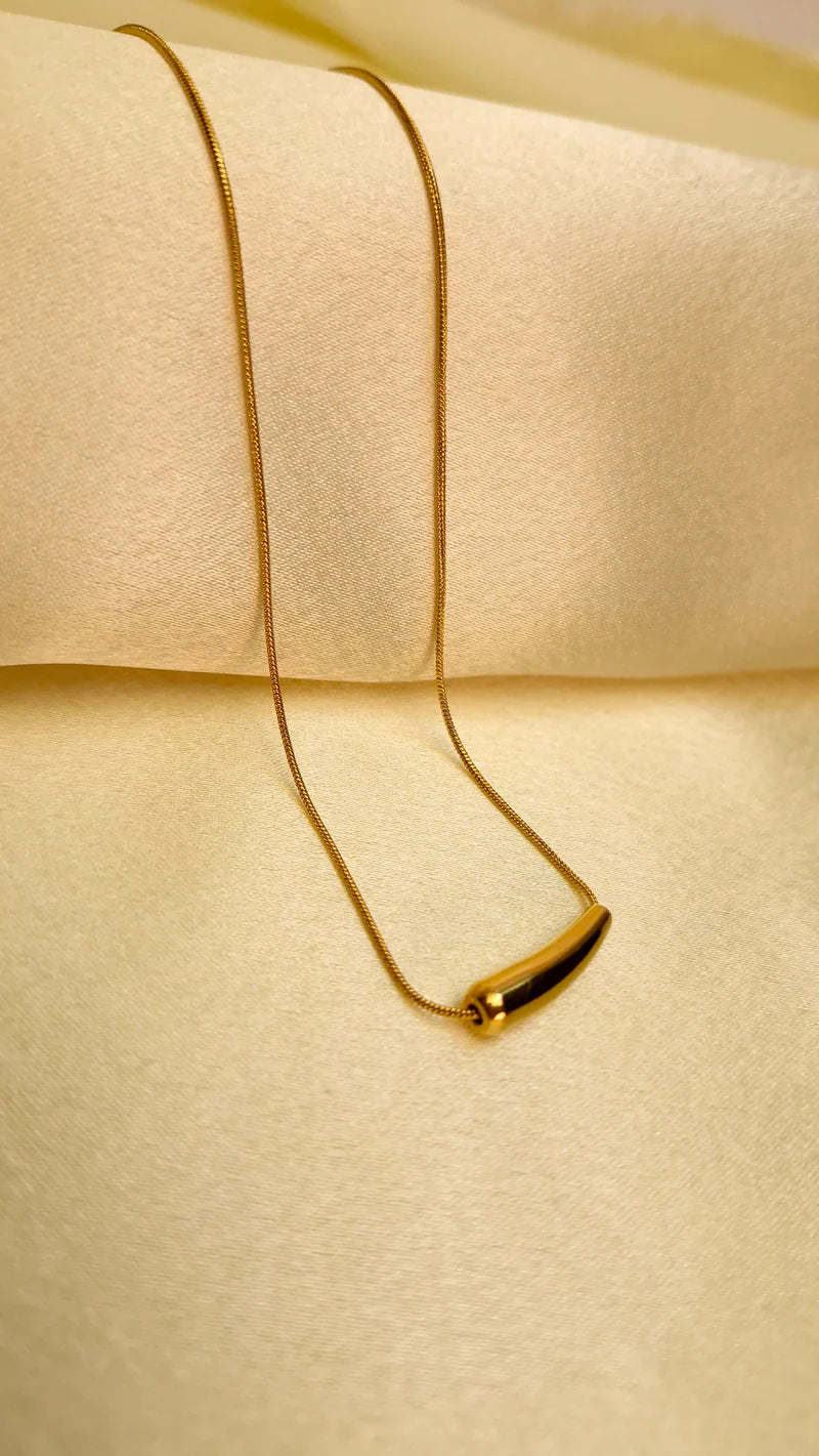 SLEEK LINE PENDANT