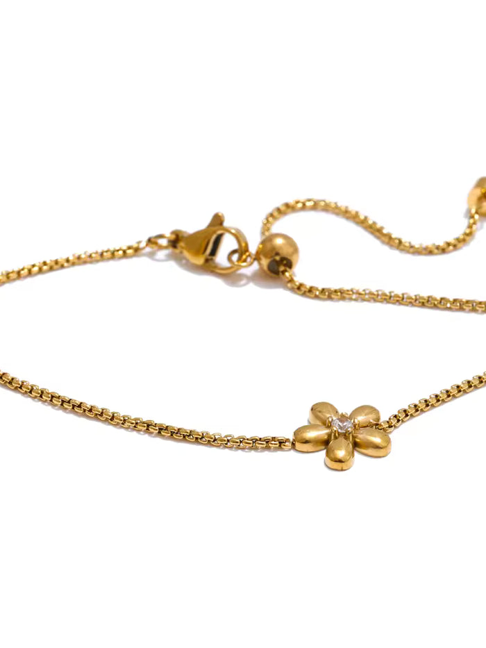 Gold Daisy Flower Necklace & Earrings Set