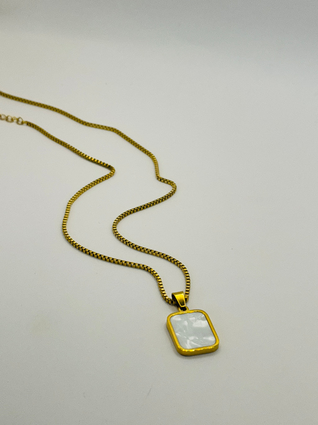 Day Night Chic Pendant