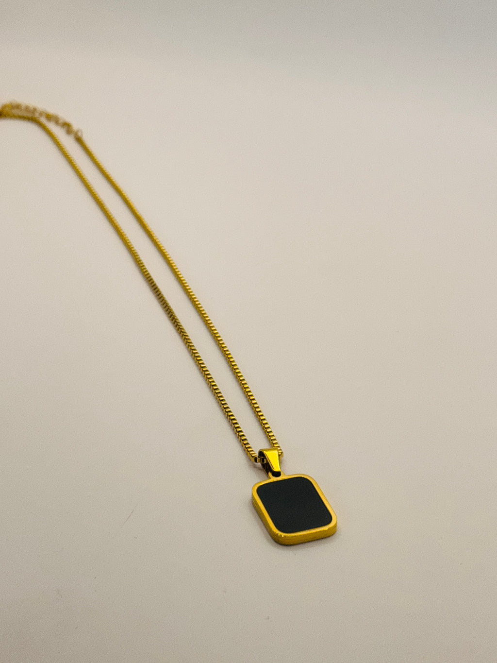 Day Night Chic Pendant