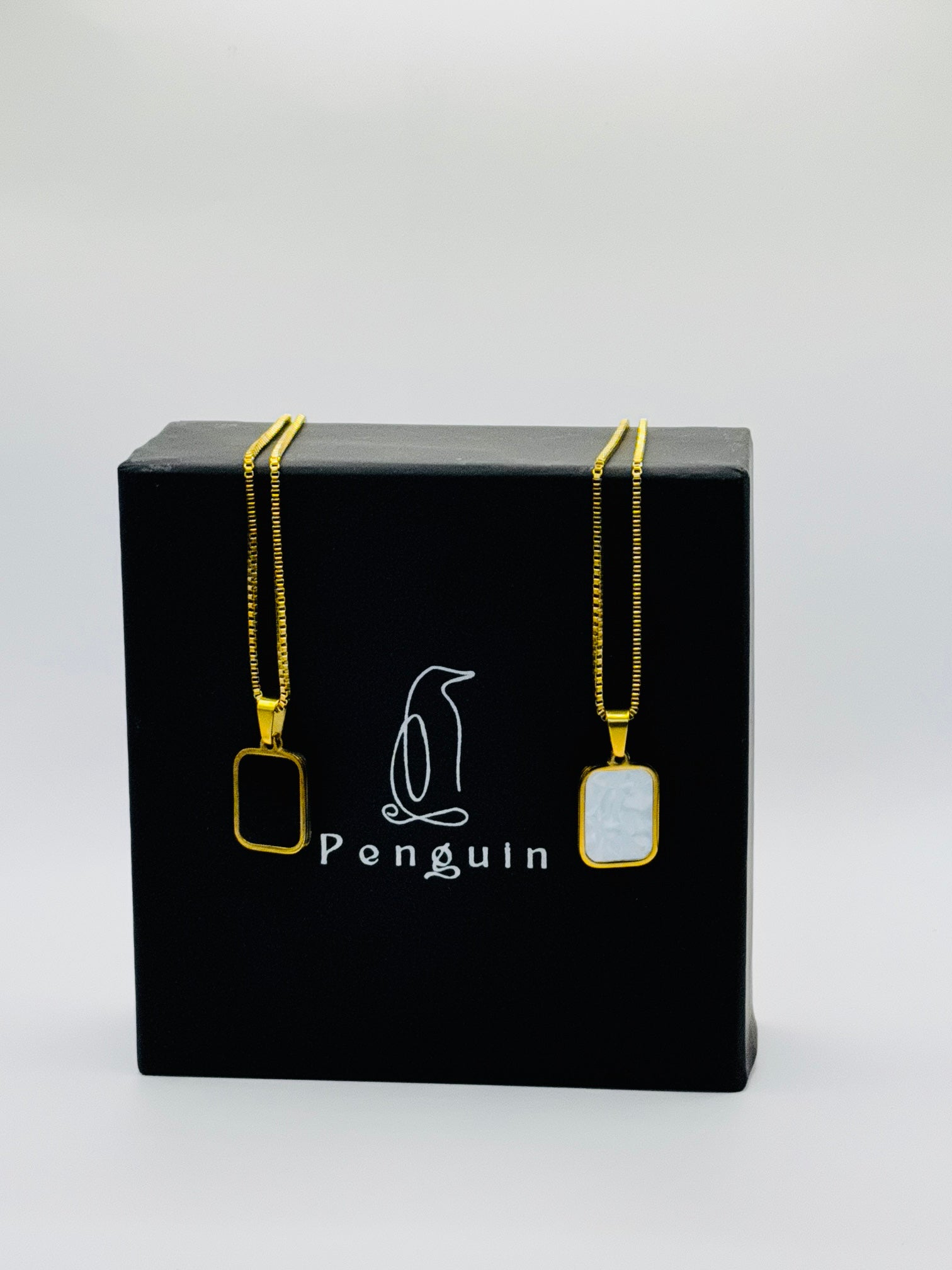 Day Night Chic Pendant