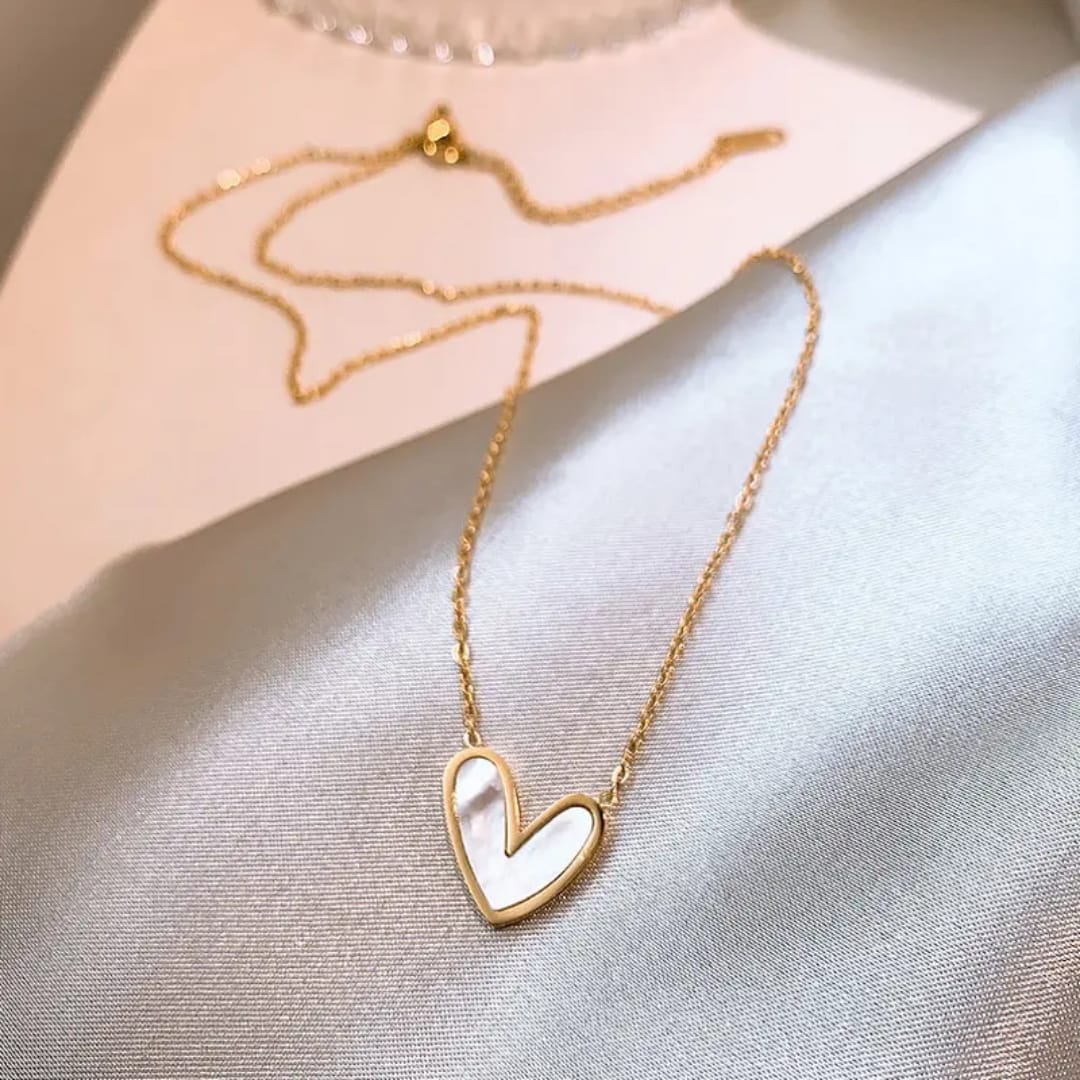 HEART PENDANT WHITE