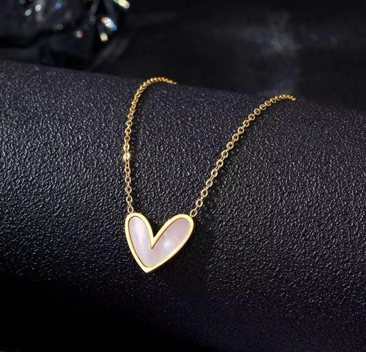 HEART PENDANT WHITE