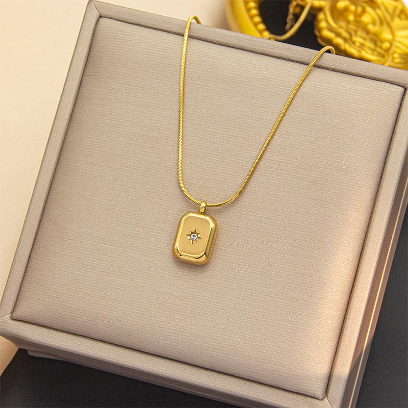 Solid Star Pendant