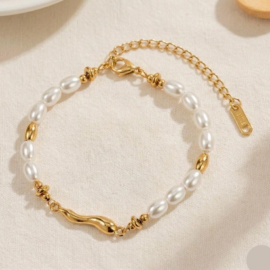 Golden White Pearls Bracelet