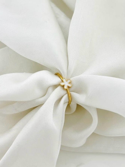White Daisy Ring