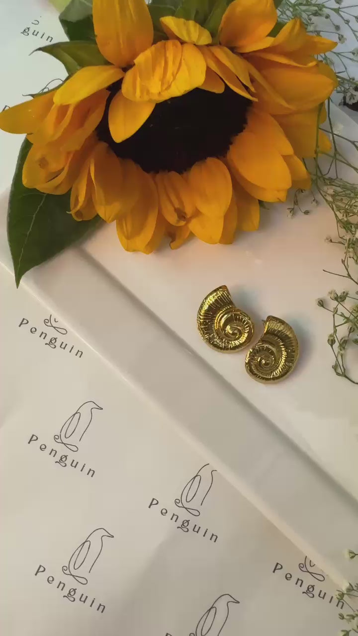 Snail Blush Earings